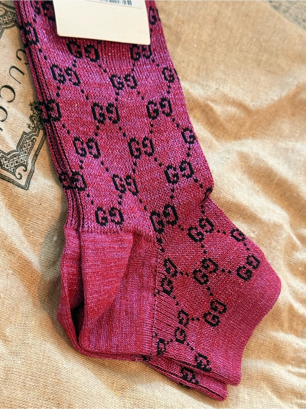 Gucci Fuchia Shimmer Lame GG Logo Ankle Socks sz M NWT - Picture 3 of 6